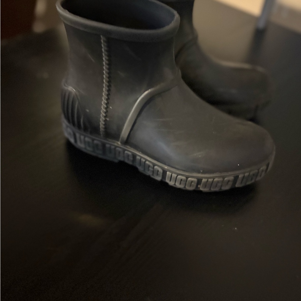 UGG - Picture 4 of 4